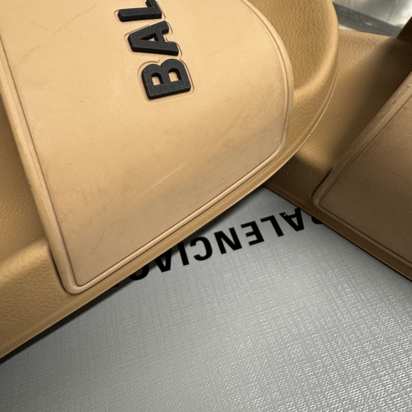 Balenciaga Tan pool slides -w/ original box - Picture 12 of 13